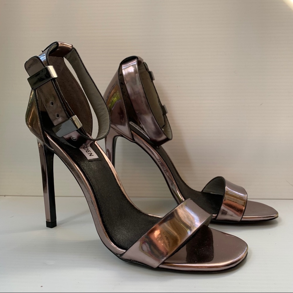 NEW Steve Madden pewter sandals